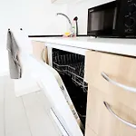 Moderno Al Pie De Pirineos *
