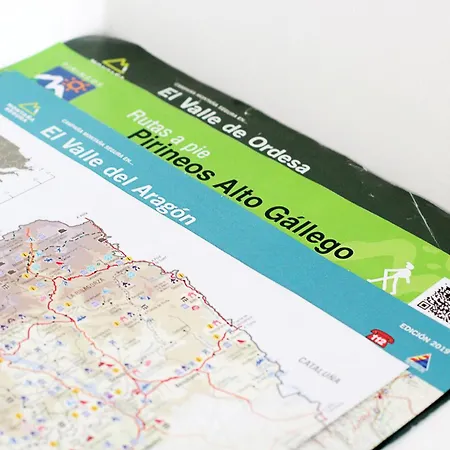 Moderno Al Pie De Pirineos