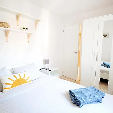 Moderno Al Pie De Pirineos Lejlighed