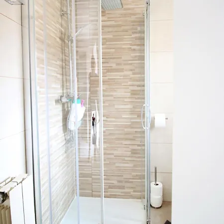 Moderno Al Pie De Pirineos Lejlighed *