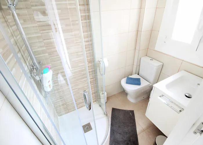 Moderno Al Pie De Pirineos