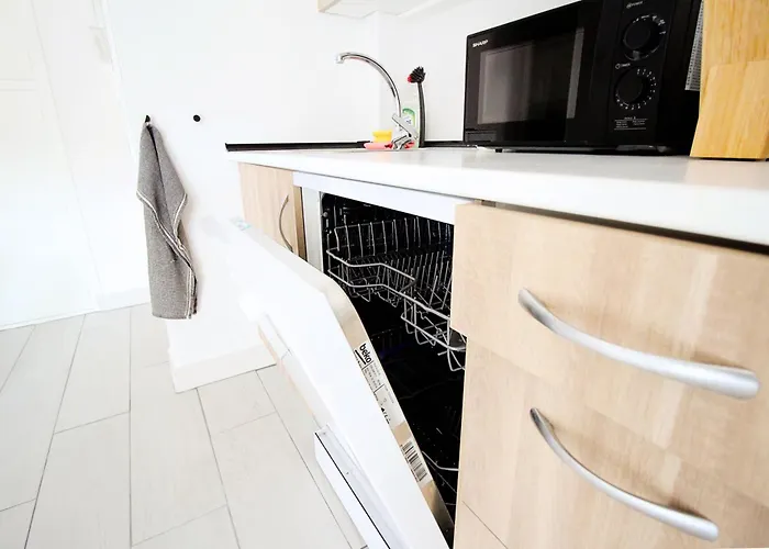 Moderno Al Pie De Pirineos *