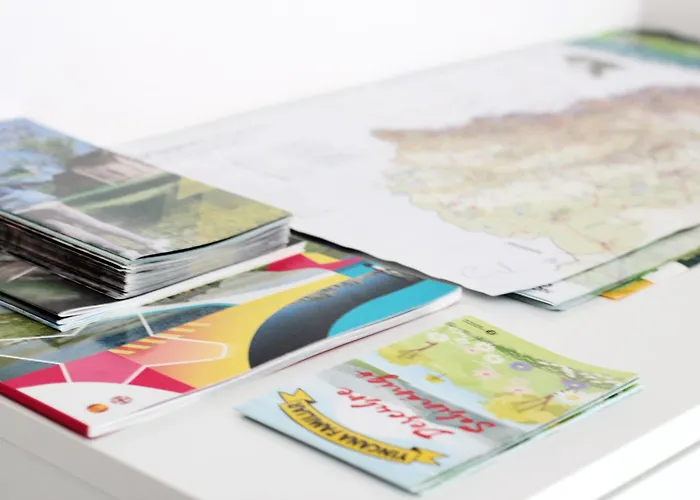 Moderno Al Pie De Pirineos